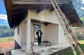Família precisa de ajuda após perder tudo durante incêndio em Água Doce