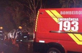 Motorista fica ferido após colisão entre carro e ônibus na BR-470  