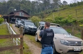 Grupo de célula neonazista é solto com tornozeleira eletrônica 