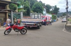 Motociclista fica ferido após colisão com caminhão em Herval 