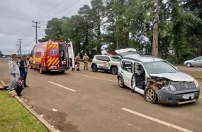 Homem fica preso às ferragens após colisão em trevo da SC-355