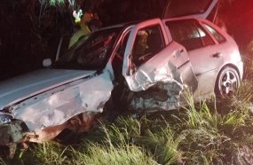 Duas pessoas ficam feridas após colisão frontal na BR-470 