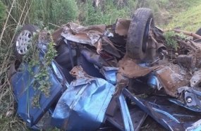 Acidente na BR-282 deixa carro destruído e motorista em estado grave