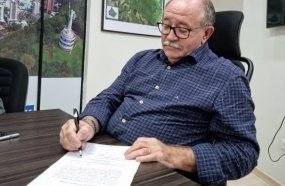 Prefeito assina ordem de serviço para pavimentação da área central 