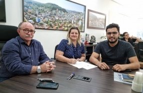 Creches receberão balanços adaptados para crianças com necessidades especiais