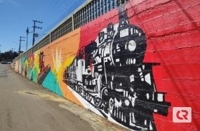Muros de Herval d´Oeste ganham vida com arte expressiva 