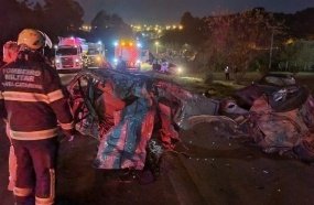 Acidente com cinco veículos mata dois jovens em Catanduvas   