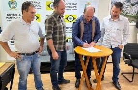 Prefeito assina ordem de serviço para recapeamento de rua em Herval
