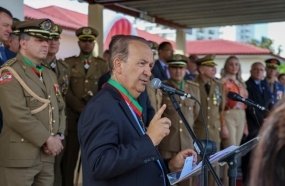 Governador autoriza concurso público durante comemoração dos 188 anos da PM