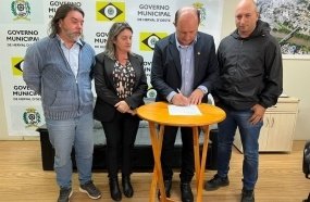 Prefeito autoriza construção de garagem para veículos escolares 