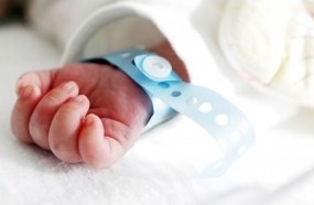 Estado indenizará família por falta de atendimento a bebê com lesão 