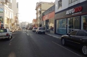 Lojas de carros são alvos de tiros em Herval d´Oeste 