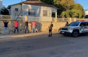 Argentinos são detidos por uso de drogas e tumulto em hotel