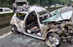 Cadeirinha salva criança em acidente que destruiu o carro na BR-101