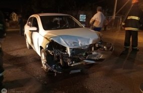 Gestante fica ferida após colisão entre veículos 