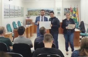 REURB: moradores da Vila Kennedy conquistam escrituras dos terrenos