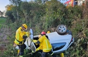 Casal morre após capotamento de carro em Campos Novos