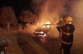 Incêndio destrói veículo durante a madrugada em Campos Novos