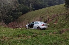 Motorista é encontrado morto dentro de veículo que despencou em ribanceira 