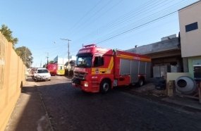 Homem fica ferido após sofrer queda de 2 metros em construção 