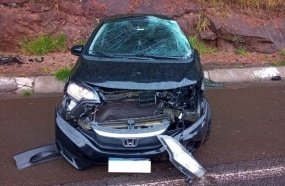 Adolescente é socorrido após capotamento de carro na BR-282 