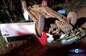 Três pessoas ficam feridas após carro capotar no interior de Zortéa 