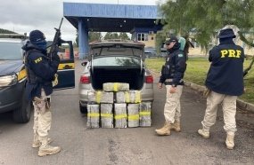 PRF apreende quase 100 kg de maconha em porta-malas de veículo