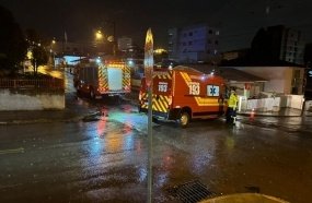 Adolescente é socorrido após ser atropelado por van em Campos Novos