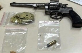 Motociclista é preso com arma e drogas durante abordagem 
