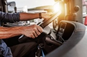 Exame toxicológico para motoristas de ônibus e caminhão tem novo prazo