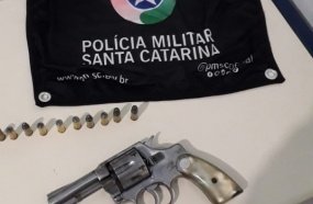 Jovem é preso após ameaçar o ex-sogro de morto com um revólver 