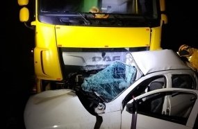 Motorista morre após ter carro atingido por carreta na BR-470