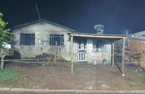 Homem morre carbonizado durante incêndio em residência 