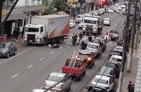 Mulher é atropelada por moto na faixa de segurança em Joaçaba 