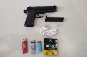 Policial militar apreende aluno com arma falsa em escola da região