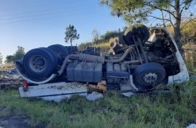 Capotamento de carreta tira a vida de motorista na SC-150 