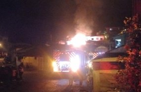 Incêndio atinge duas casas na Vila Cachoeirinha 