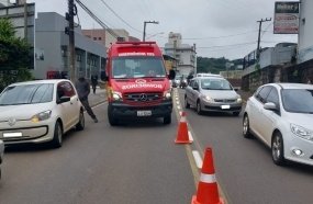 Menino de 7 anos fica ferido após ser atropelado por carro 