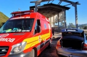 Trabalhador fica gravemente ferido após cair de barracão 