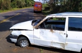 Saída de pista seguida de capotamento deixa dois feridos na SC-355