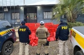 Após fugir de abordagem, motorista abandona veículo com 632 kg de maconha 