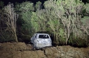 Veículo é destruído por incêndio após saída de pista na SC-451