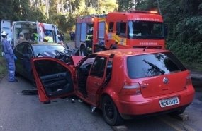 Colisão entre veículos mata mulher e deixa cinco feridos na SC-283 