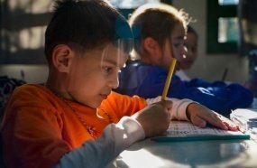 Escolas da rede estadual retomam atividades nesta segunda-feira