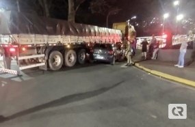 Colisão na cabeceira da ponte deixa trânsito complicado em Joaçaba