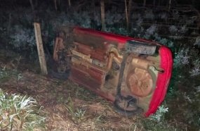 Capotamento deixa condutora ferida no interior de Videira 