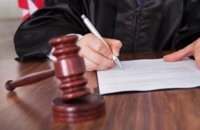 Ex-prefeito e servidores do Meio Oeste são condenados por fraudar licitação