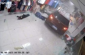 Motorista foge após carro invadir loja no centro de Campos Novos