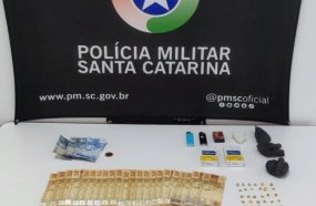 Dupla é presa com pedras de crack e dinheiro após abordagem em Capinzal