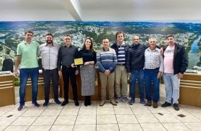 Servidora da Câmara recebe homenagem pelos 30 anos de serviço público